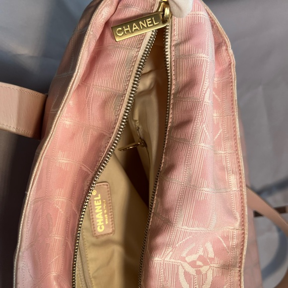 Chanel nylon jacquard with leather handle tote bag - Picture 7 of 14